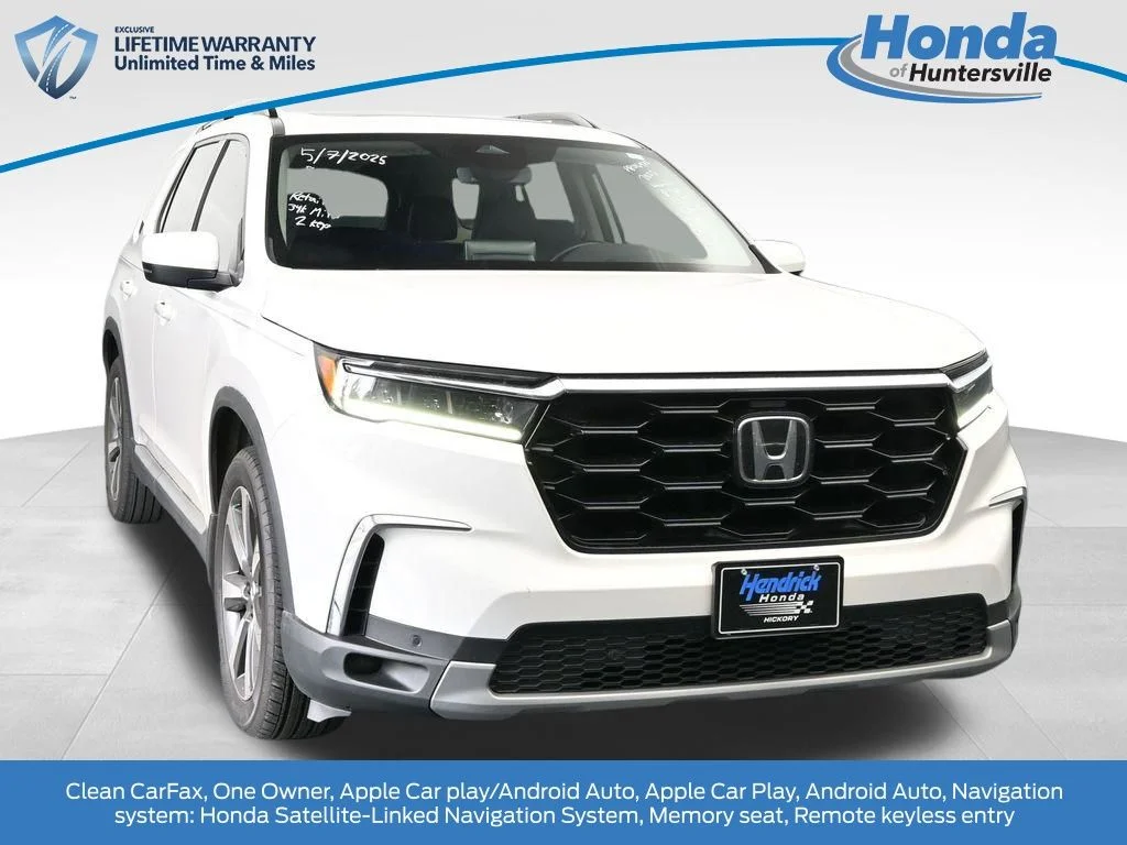2023 Honda Pilot Touring 2WD's photo
