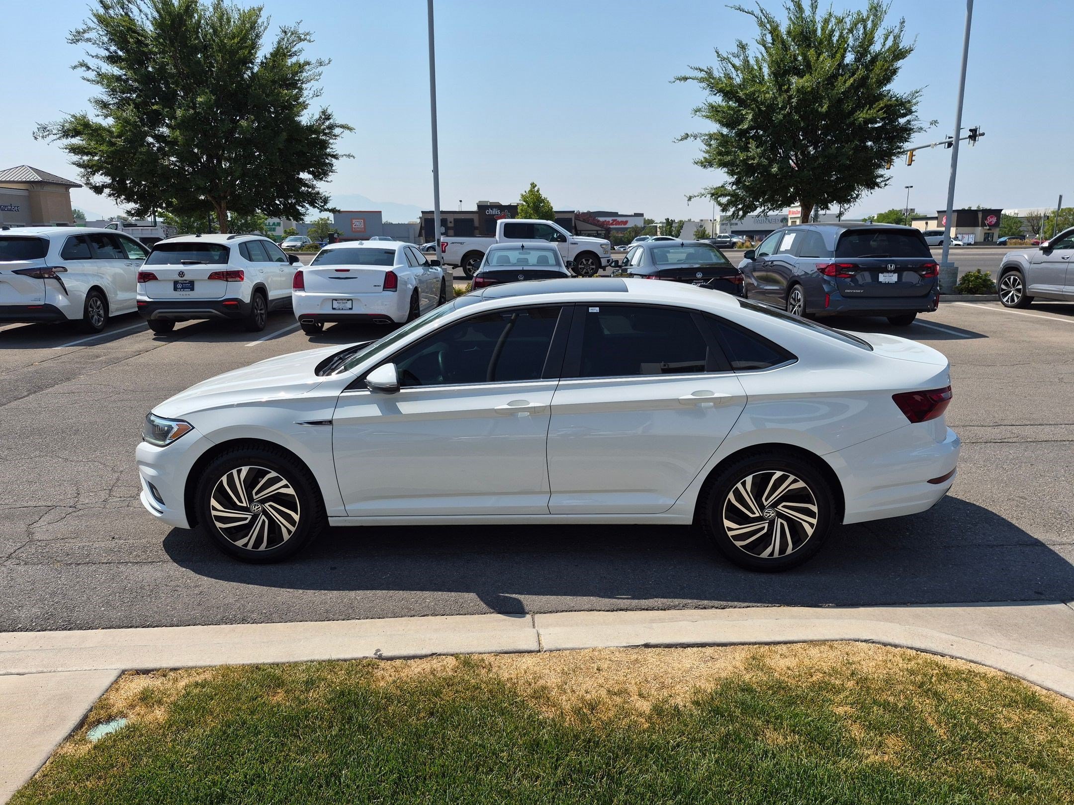 Used 2021 Pure White Volkswagen SEL Premium image 7