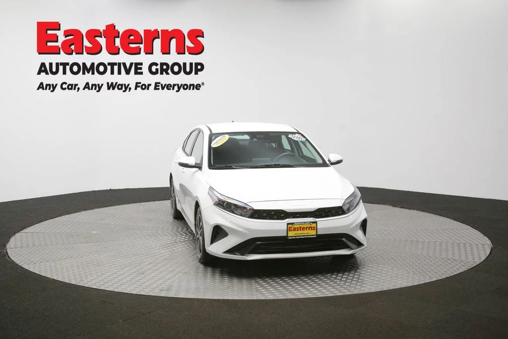 Used 2022 White Kia LXS image 46