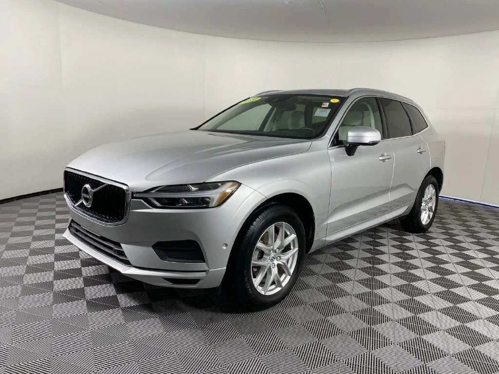 Used 2019 Bright Silver Metallic Volvo T5 Momentum image 4