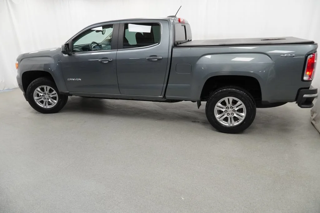 Used 2020 SATIN STEEL METALLIC GMC 4WD SLE image 38