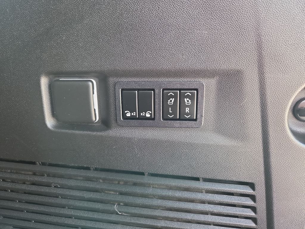 Used 2022 Black Chevrolet Premier image 41