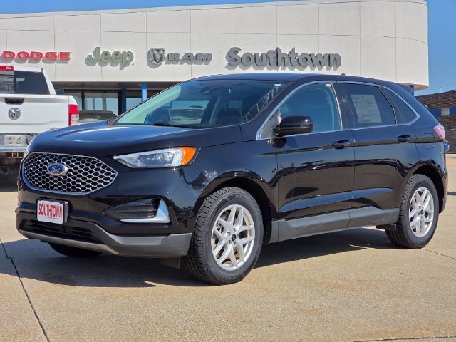 Used 2024 Agate Black Metallic Ford SEL image 3