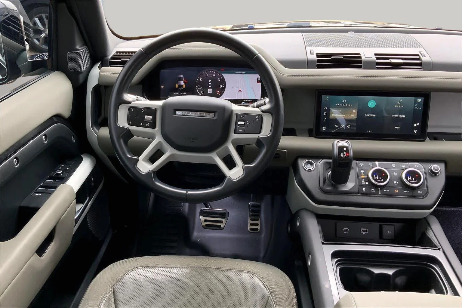 Used 2020 Santorini Black Metallic Land Rover SE image 5