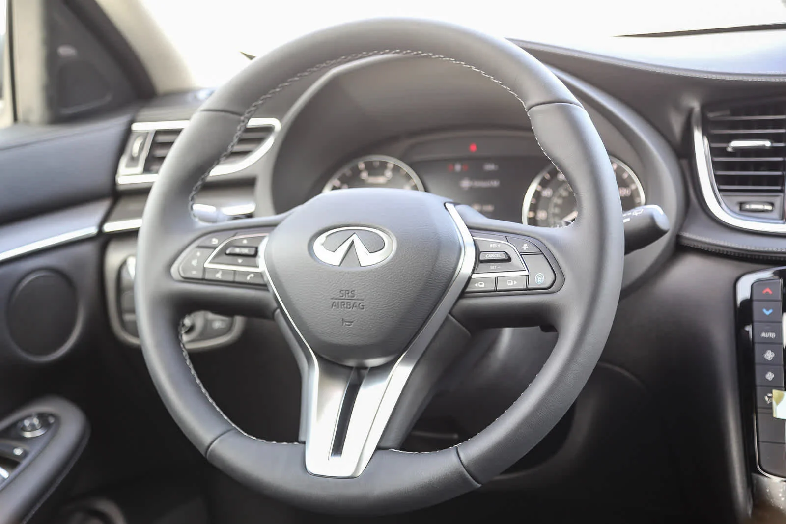New 2025 HERMOSA BLUE INFINITI Pure AWD image 17