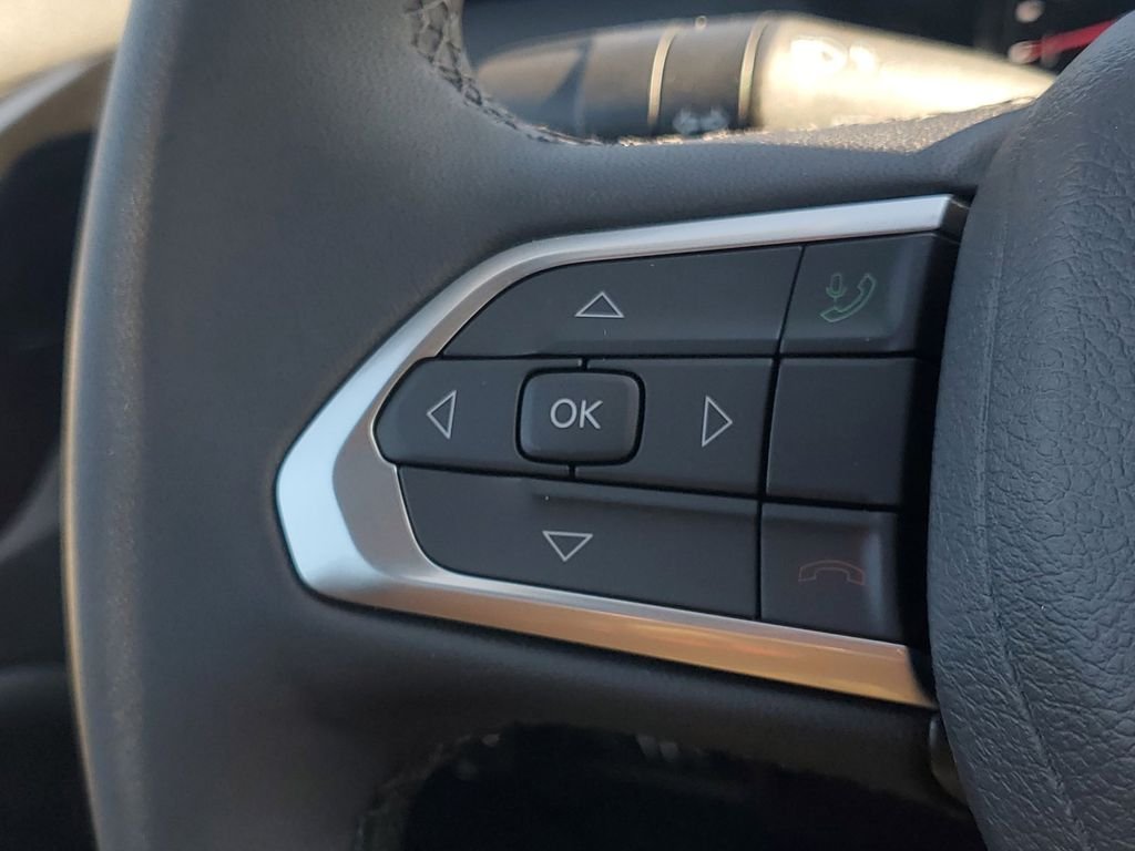 New 2026 Diamond Black Crystal Pearlcoat Jeep Latitude image 21