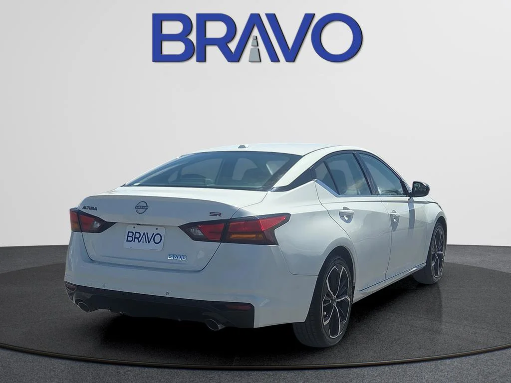 Used 2024  Nissan 2.5 SR image 4