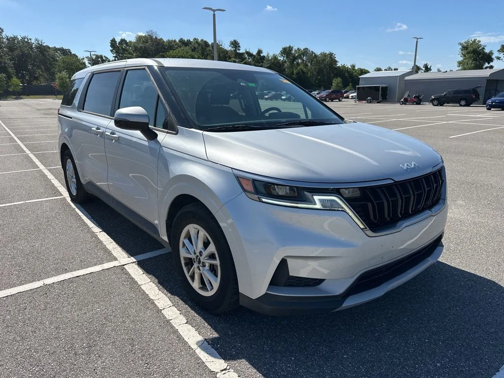 2023 Kia Sedona LX Seat Pkg's photo