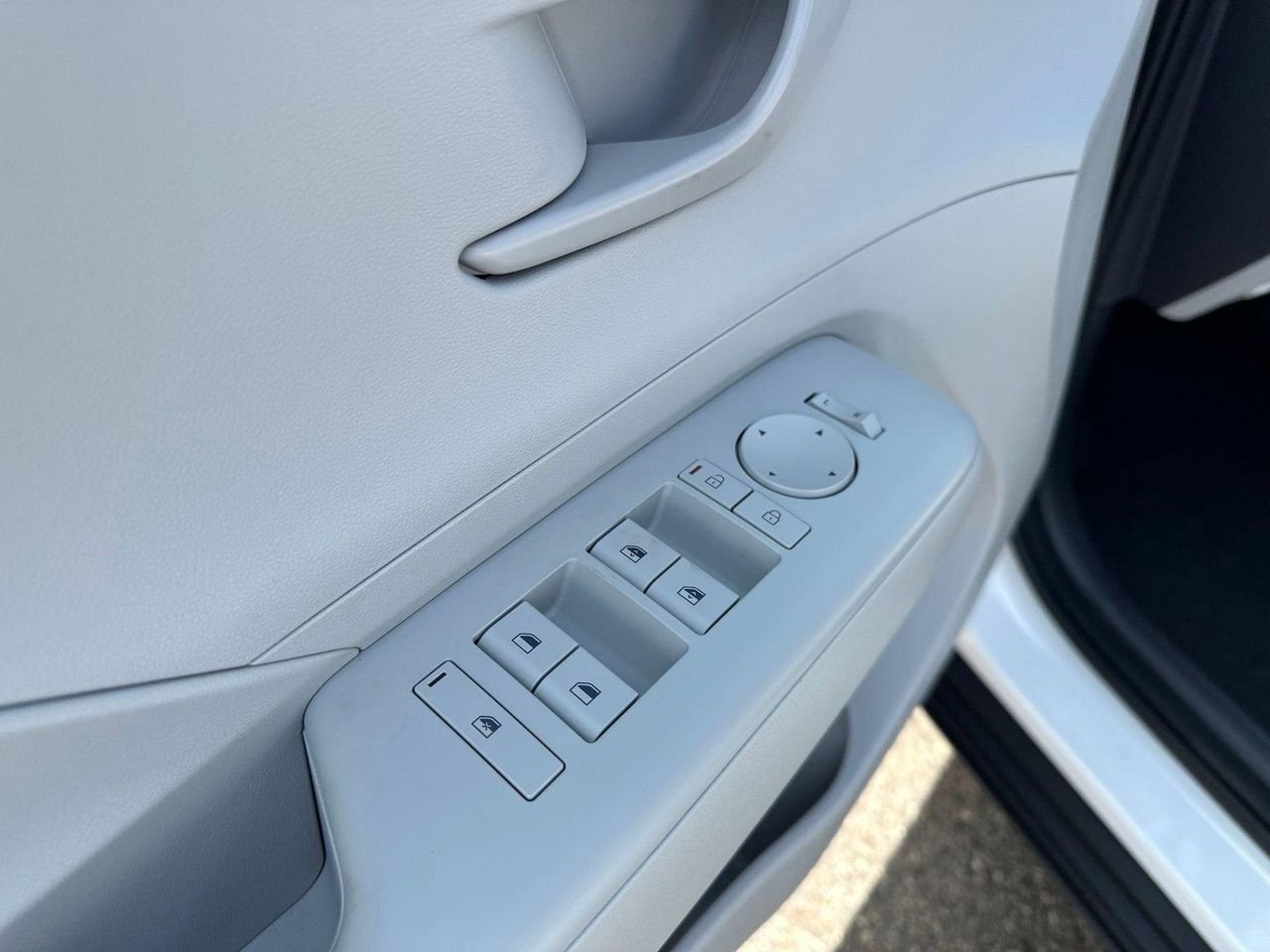 New 2027 White Hyundai SEL Sport AWD image 15