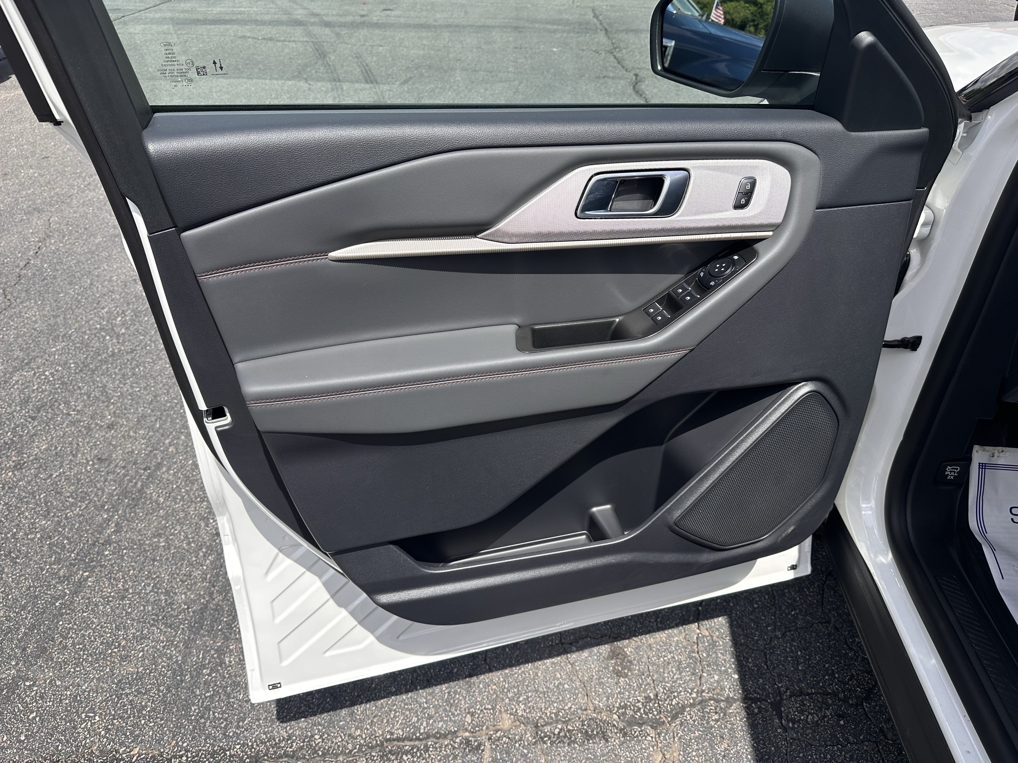 New 2026 Star White Metallic Tri-Coat Ford Active image 9