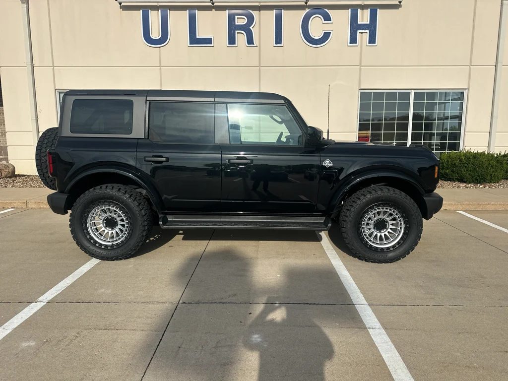 New 2026 Shadow Black Ford Outer Banks® image 12