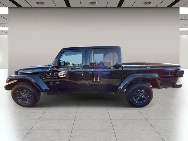 New 2026 Black Clear-Coat Exterior Paint Jeep 85th Anniversary Edition image 7