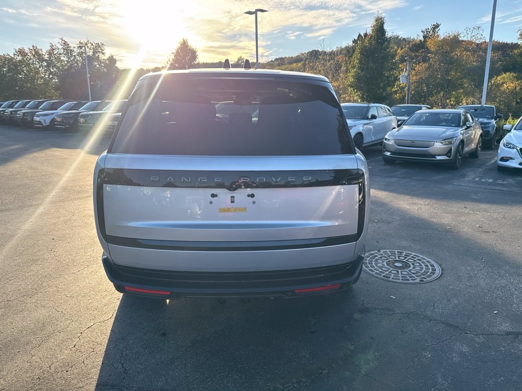 Certified Used 2024 Silver Land Rover SE image 5