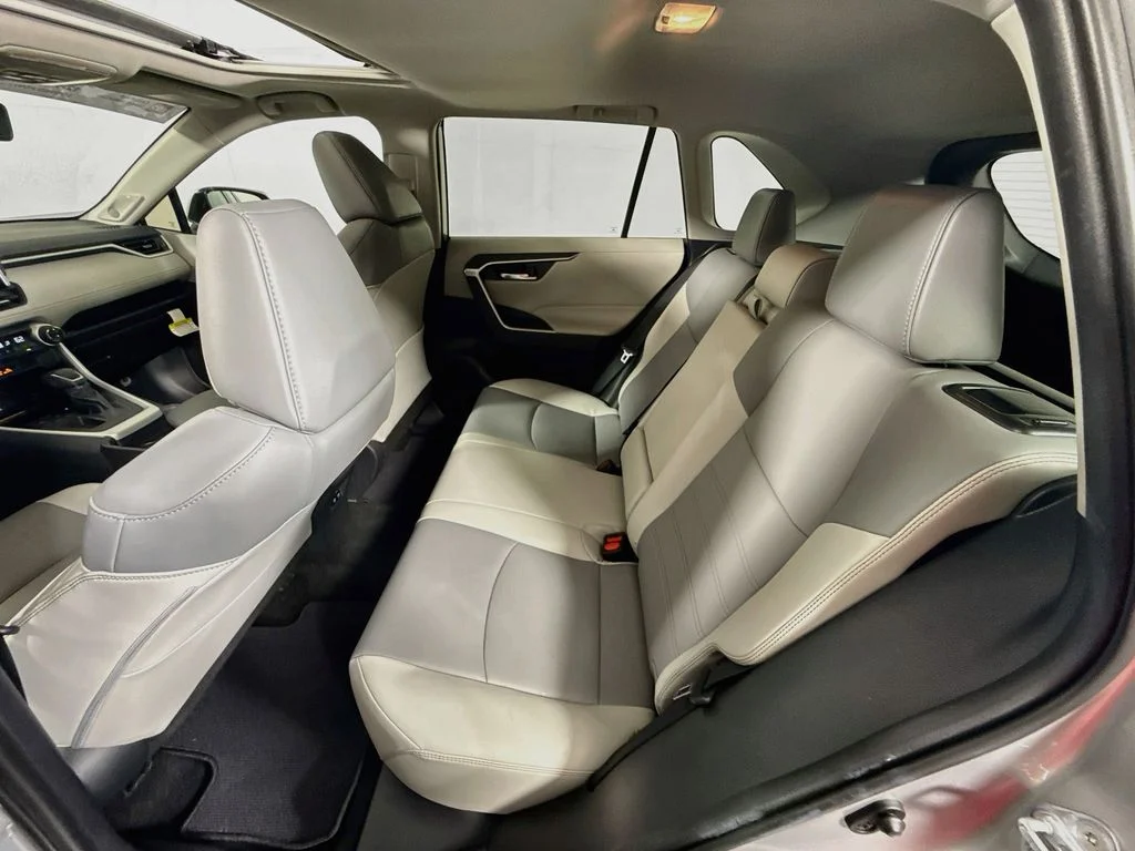 Certified Used 2019 Silver Sky Metallic Toyota XLE Premium image 23