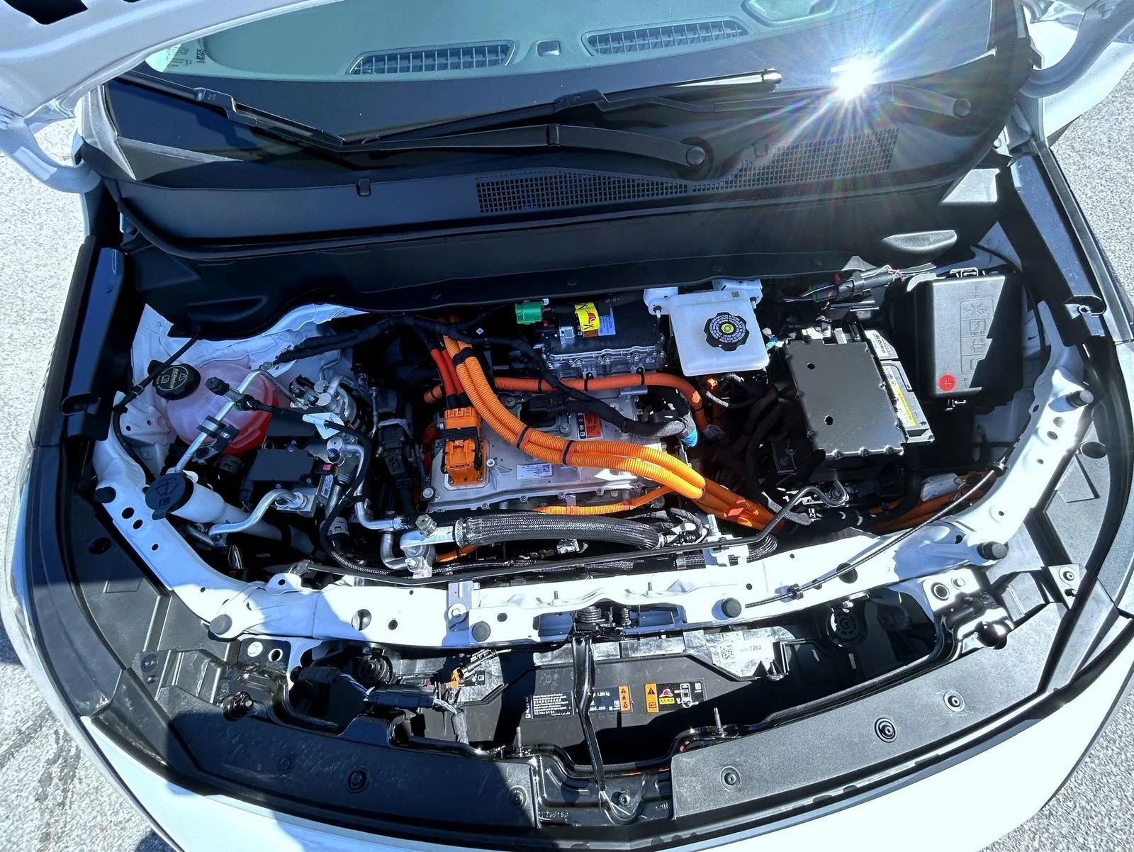 New 2027 Summit White Chevrolet LT image 24