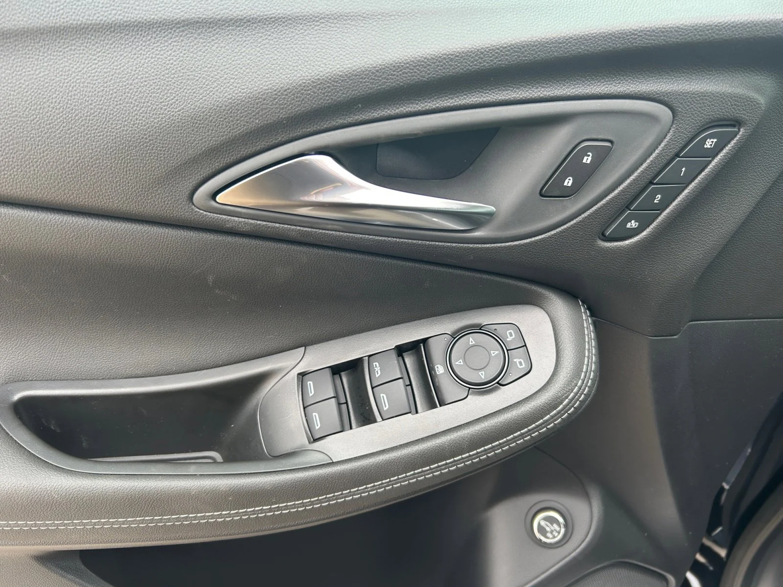 New 2026 Ebony Twilight Metallic Buick Avenir AWD image 17