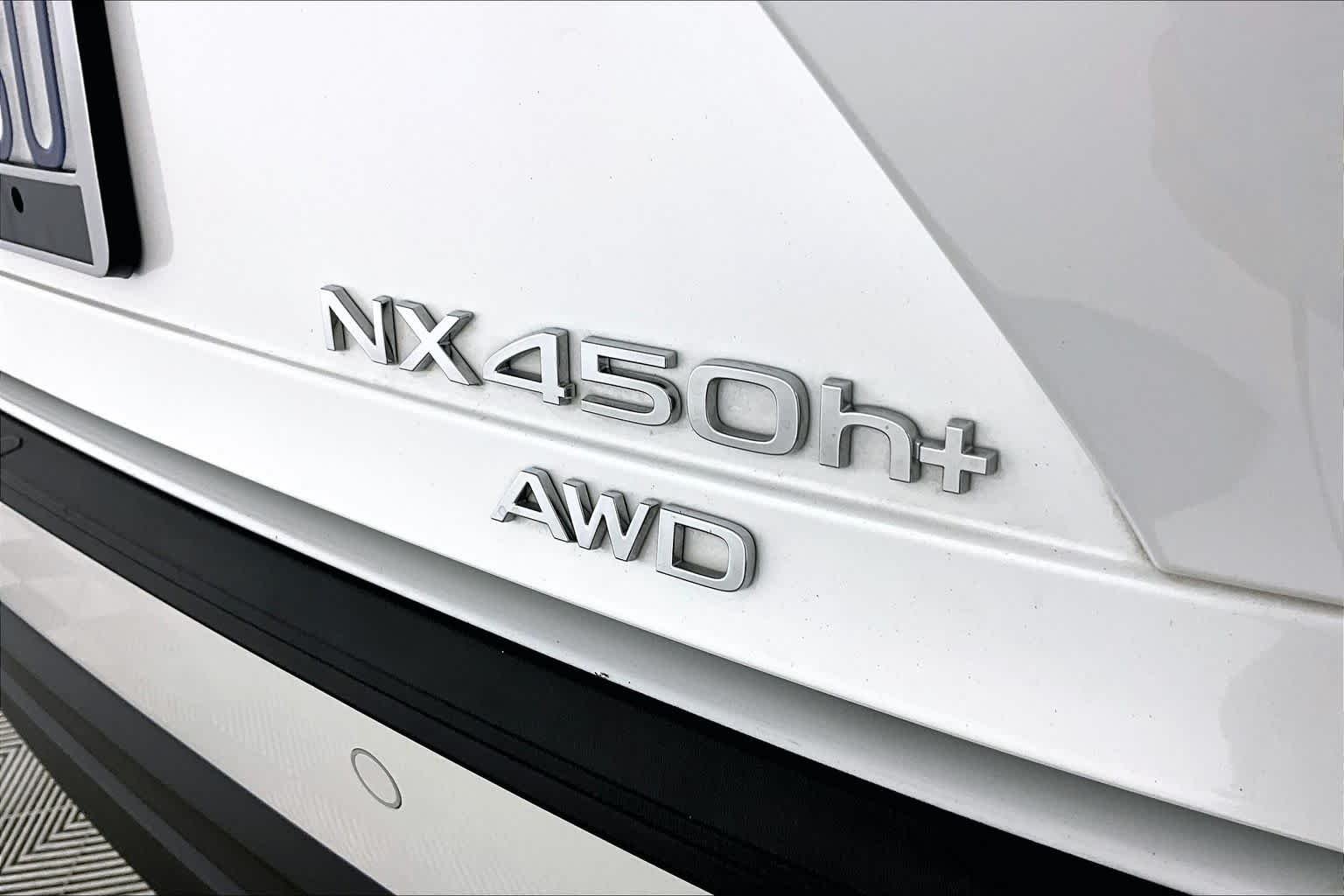 Used 2024 Eminent White Pearl Lexus Luxury image 9