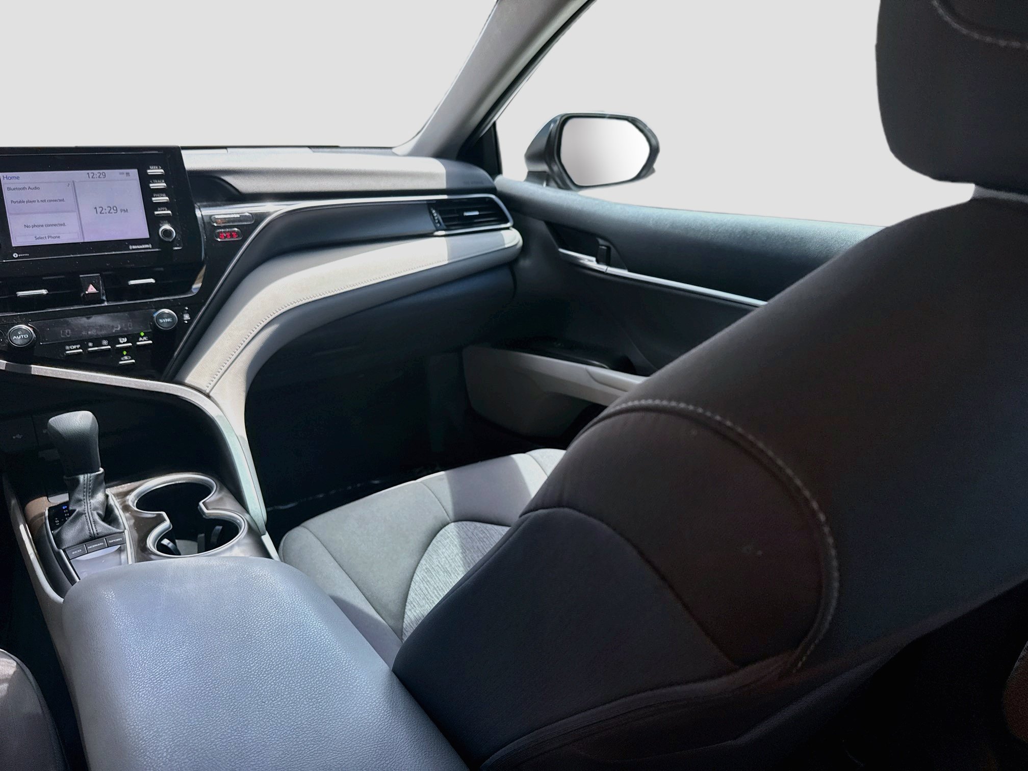 Used 2023 Ice Toyota LE image 19