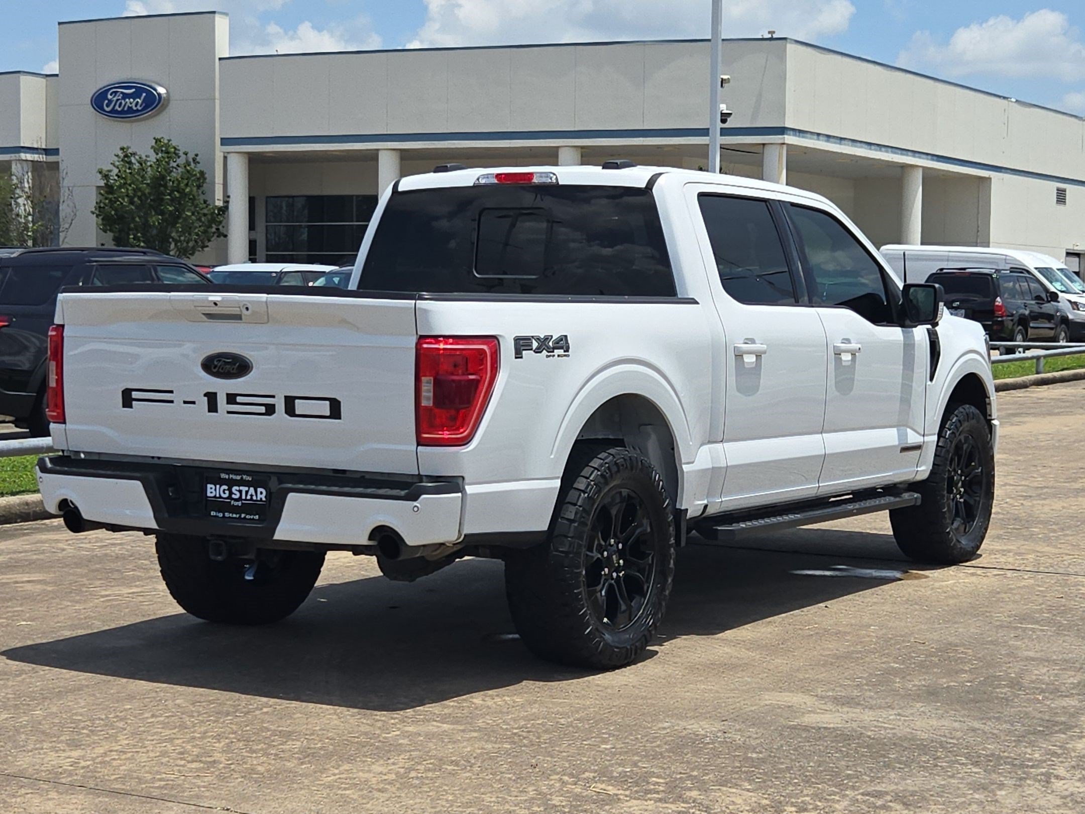 Used 2023 Oxford White Ford XLT image 3