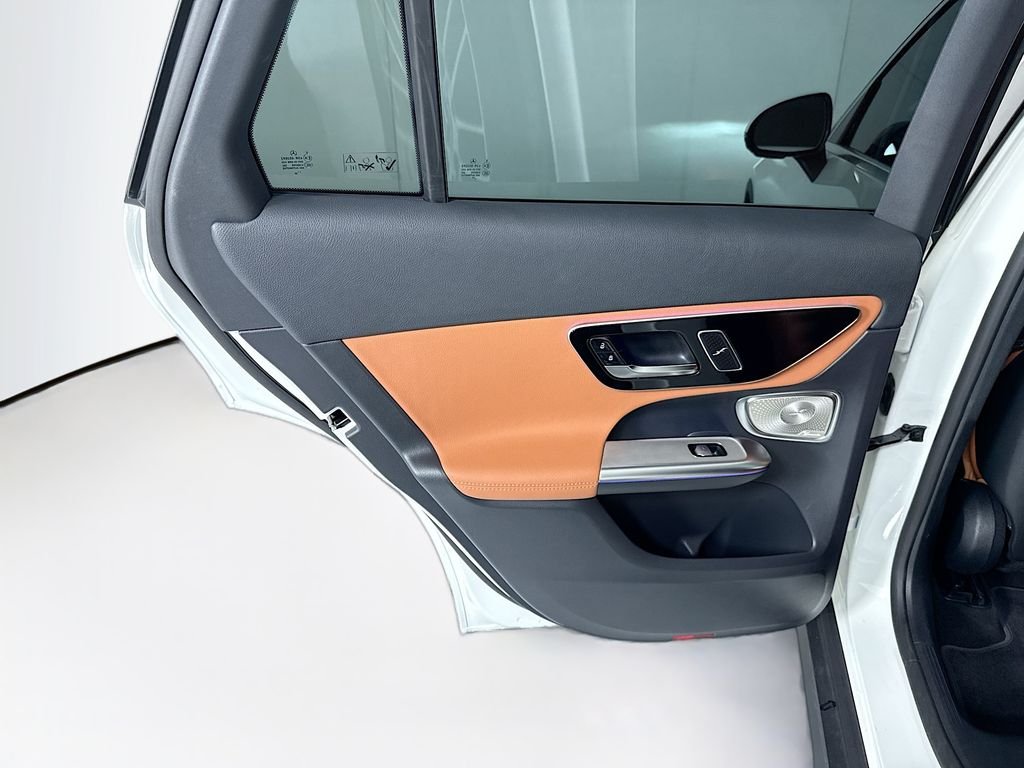 Used 2026  Mercedes-Benz GLC 300 image 27