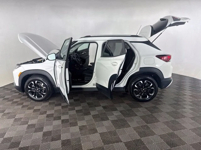Used 2023 White Chevrolet LT image 9