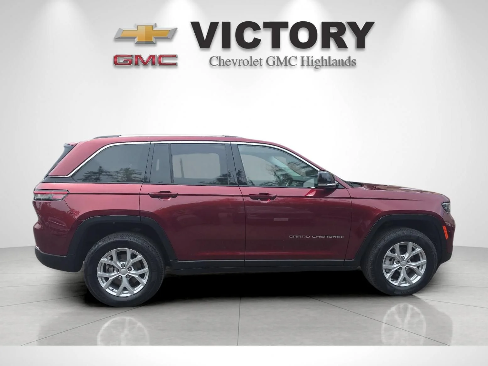 Used 2023 Velvet Red Pear Jeep Limited image 2