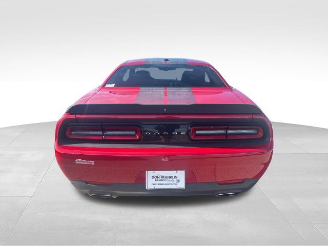 Used 2018 Red Dodge SXT image 4
