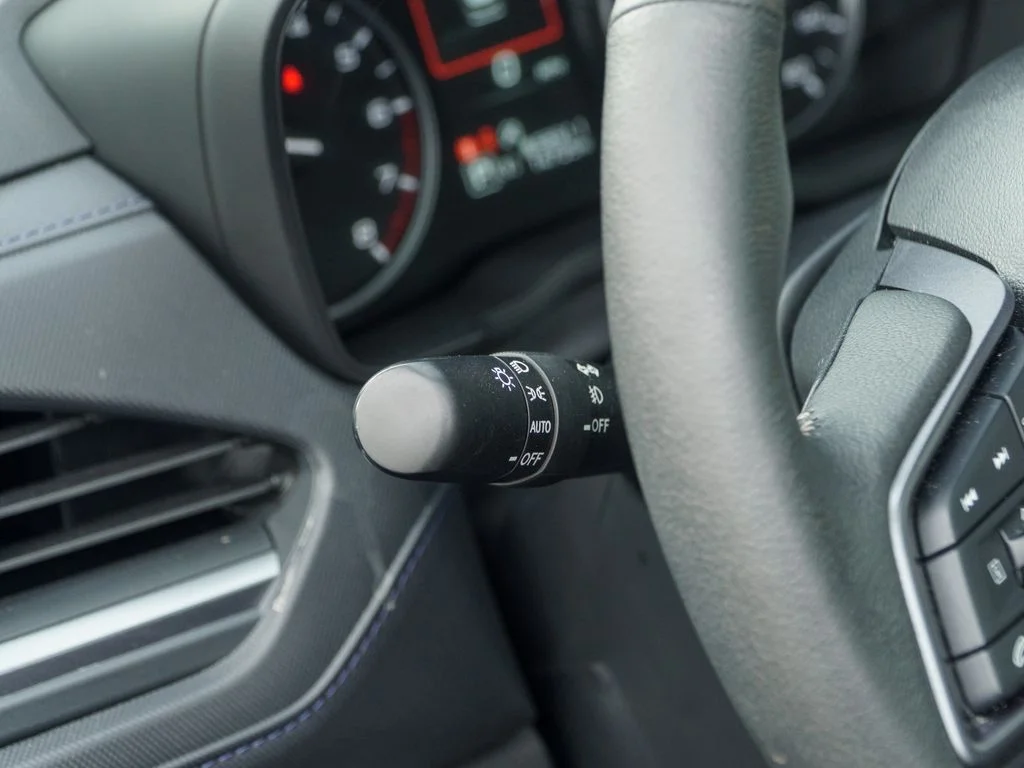 Used 2025 Ice Silver Metallic Subaru Limited image 29