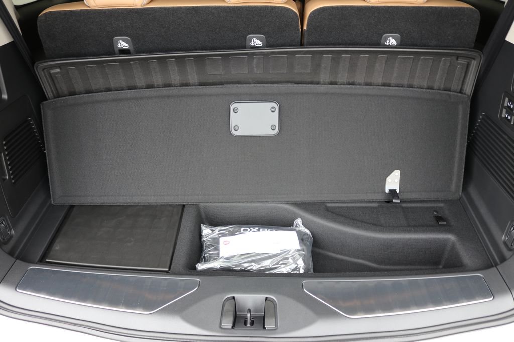 New 2026 RADIANT WHITE INFINITI Luxe 4WD image 32