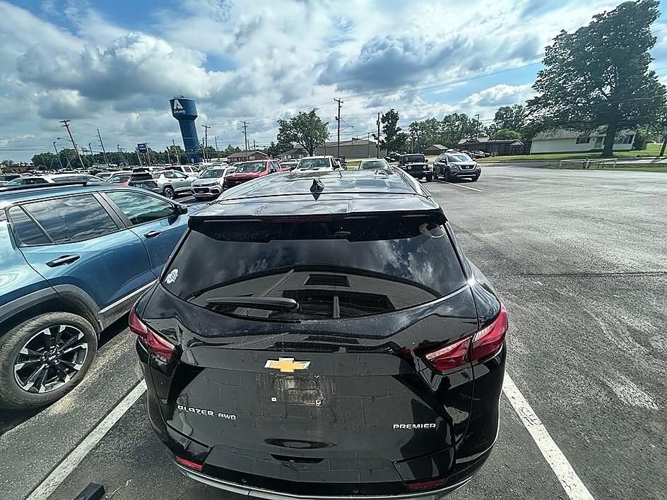 Used 2020 Black Chevrolet Premier image 8