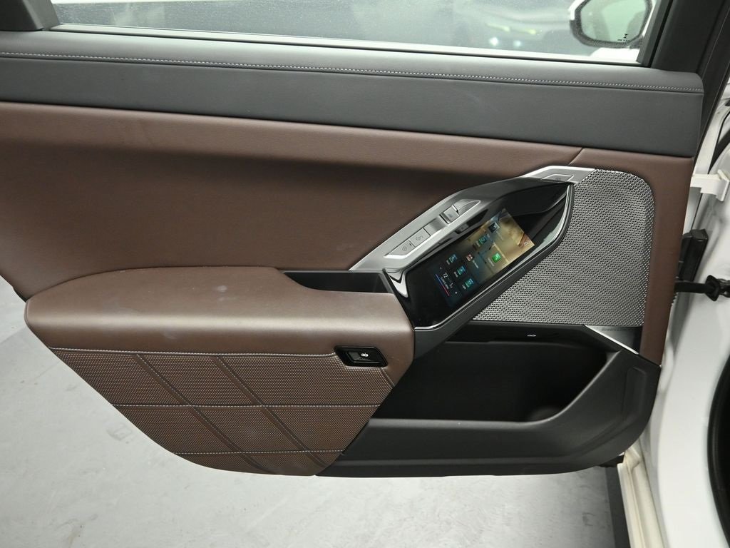 2023 BMW 760I - Image 24