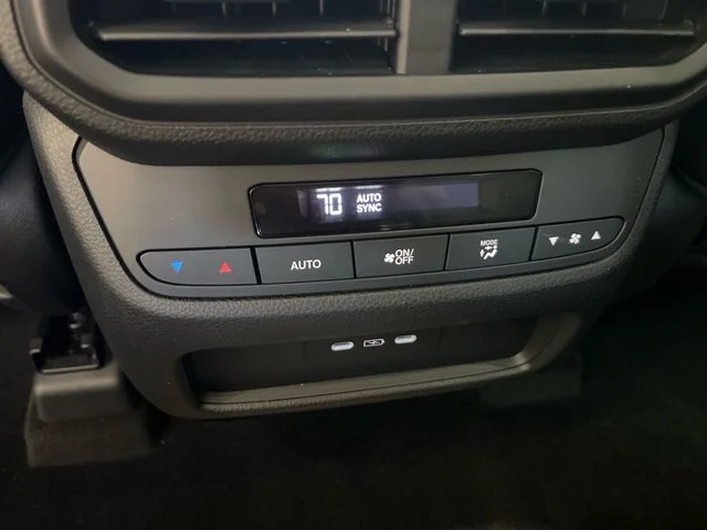 2025 Honda Pilot Touring - Photo 19