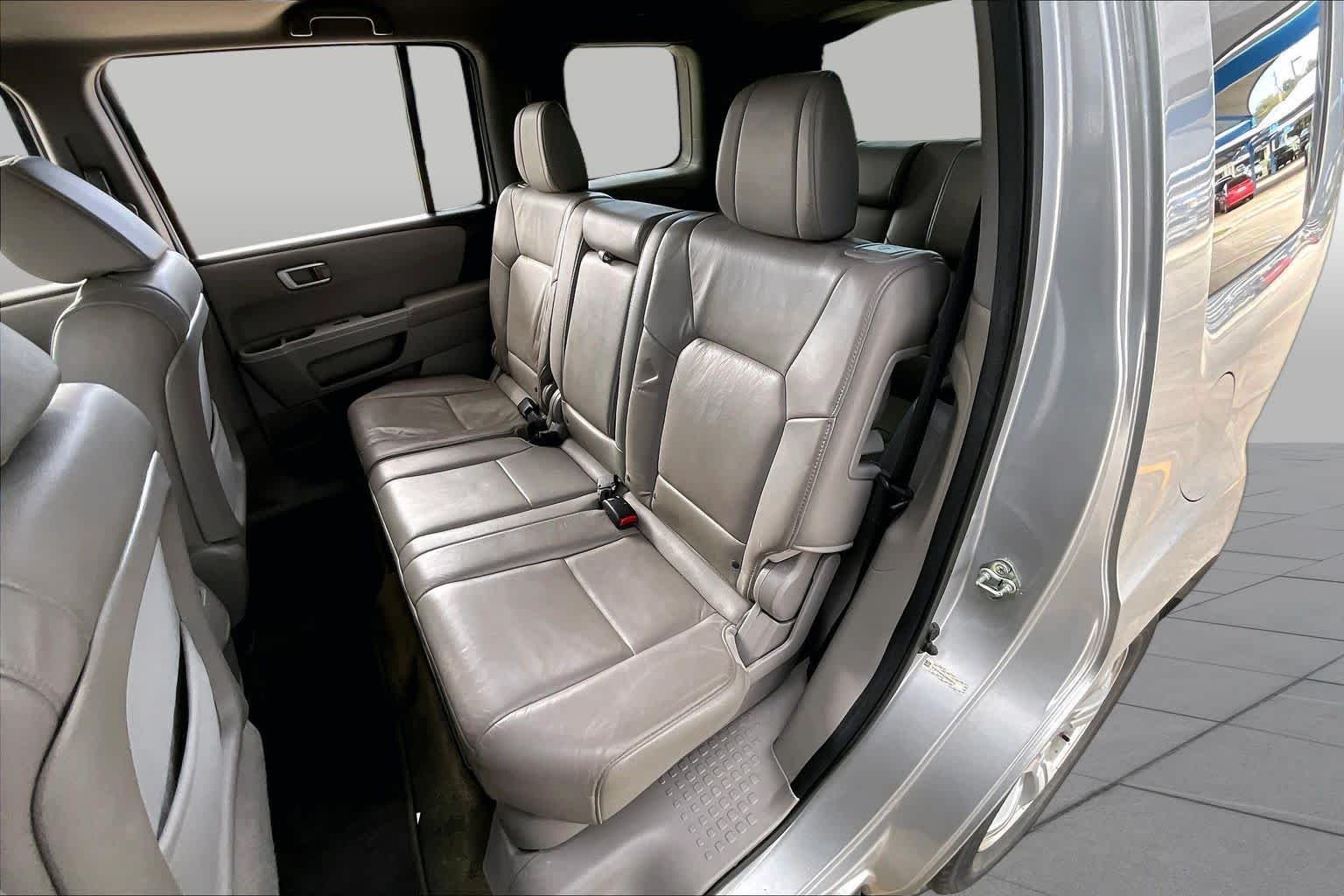 Used 2014 Alabaster Silver Metallic Honda EX-L image 21