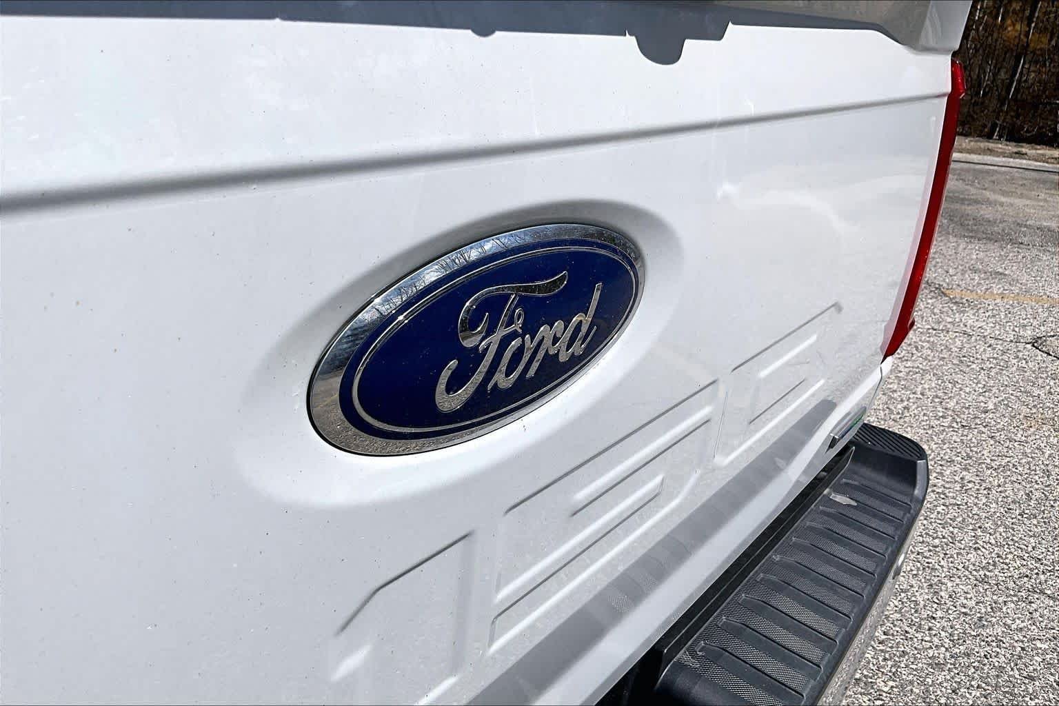 Used 2023 Avalanche Gray Ford XLT image 33