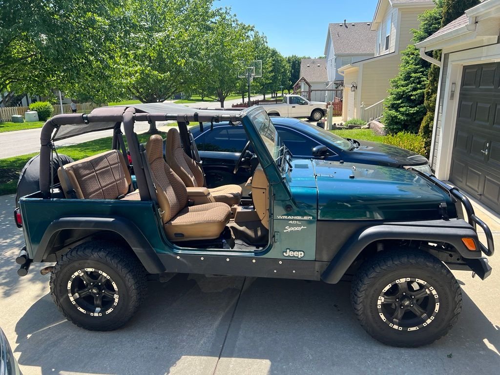 Used 1998  Jeep Sport image 2