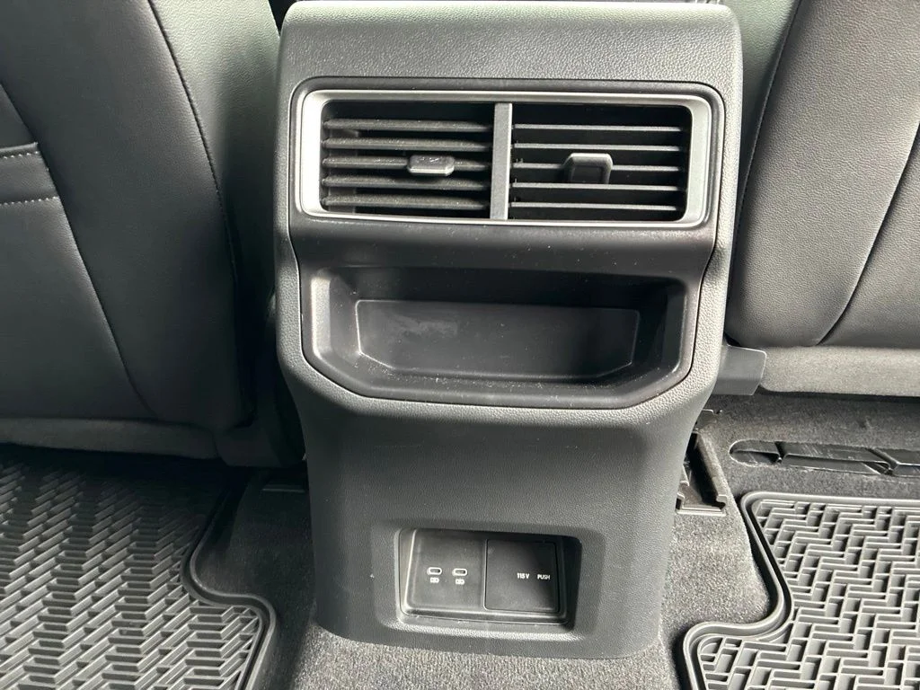 Used 2024  Volkswagen 2.0T SE w/Technology image 60