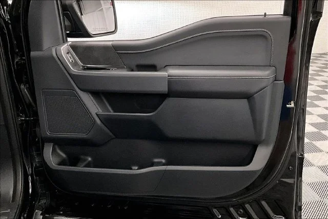 Used 2025 Agate Black Metallic Ford XLT image 20