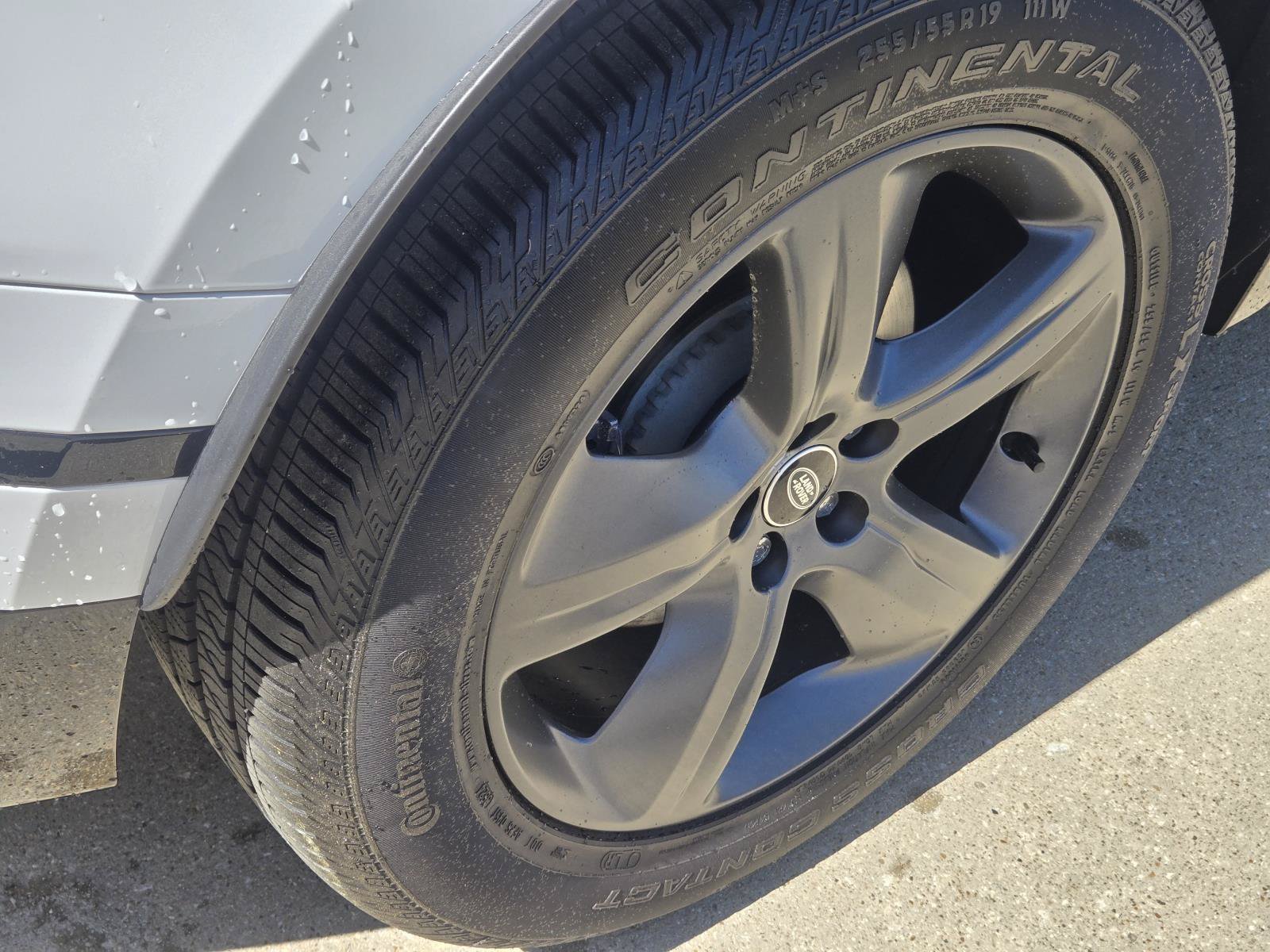 Used 2025 Fuji White Land Rover Dynamic SE image 9
