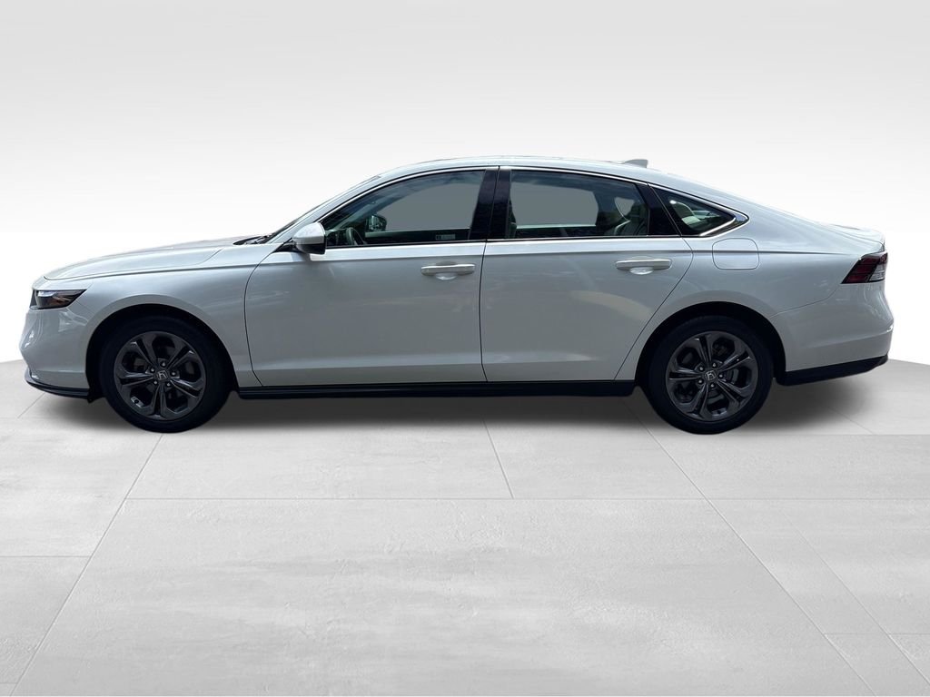 Used 2023  Honda EX image 2