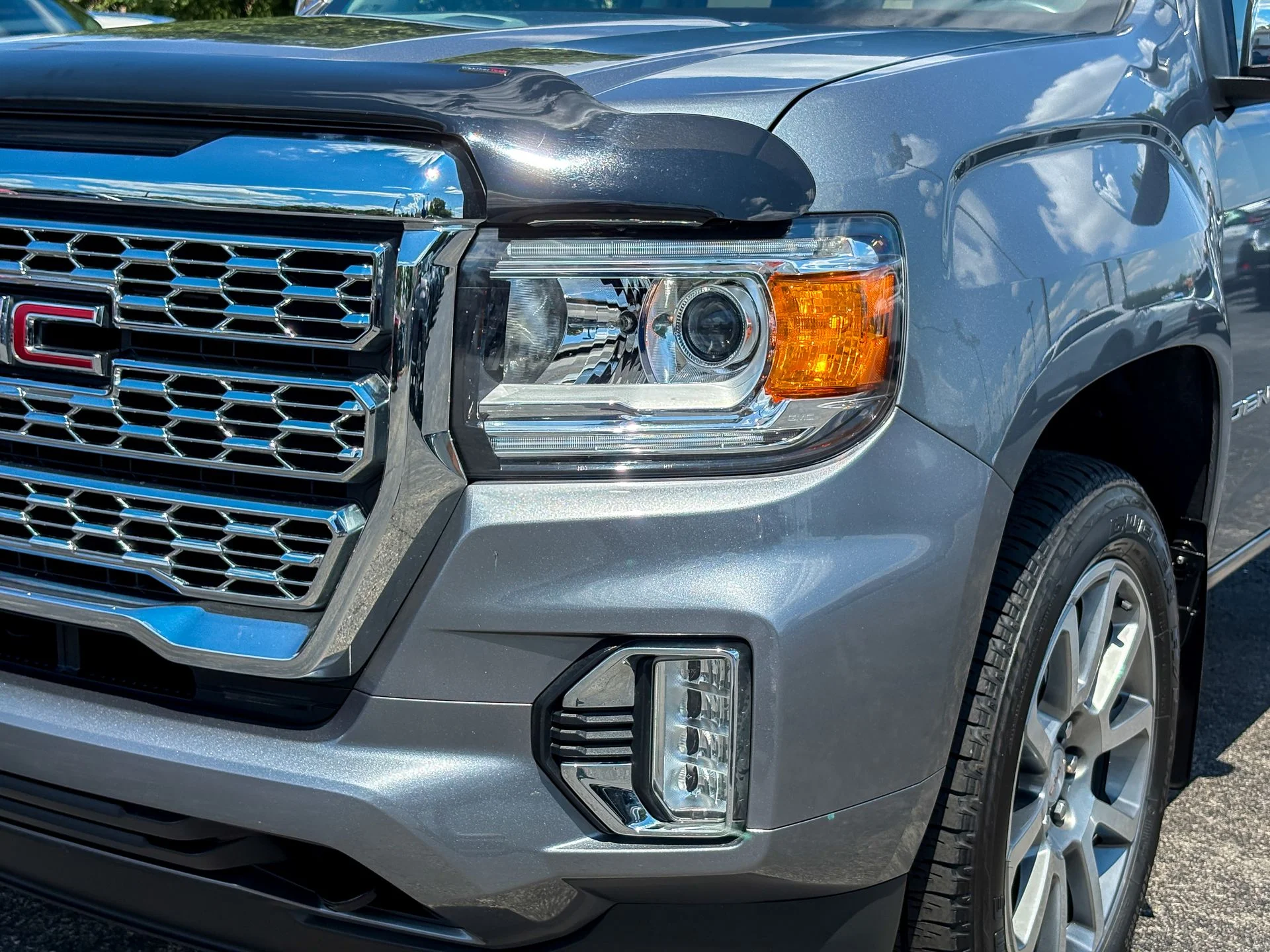 Used 2022 Gray GMC Denali image 6