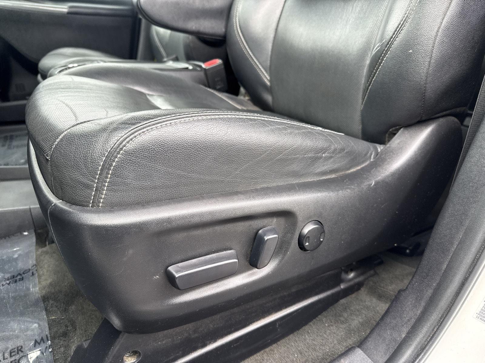 Used 2015 Super White Toyota SE Premium image 20