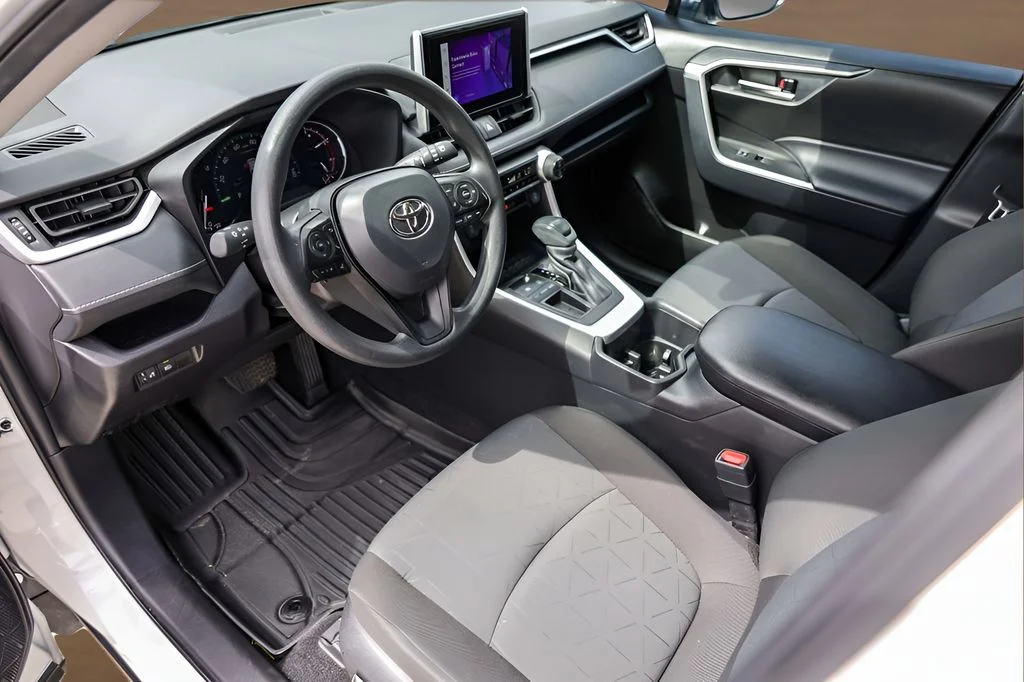 Used 2025 White Toyota XLE image 10