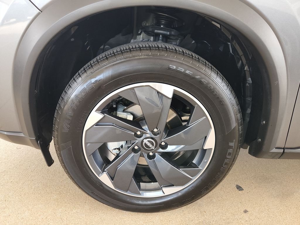 Used 2025 Gray Nissan SV AWD image 30