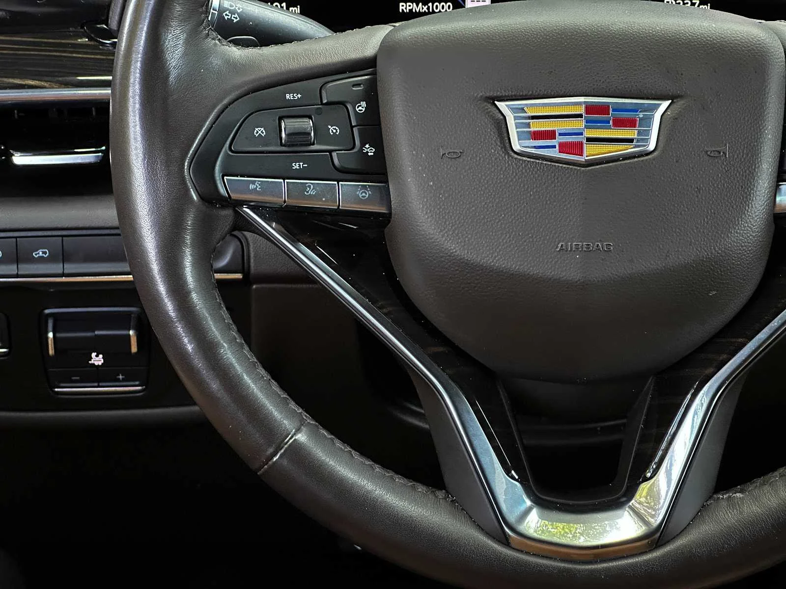 Used 2023 Argent Silver Metallic Cadillac Sport image 19