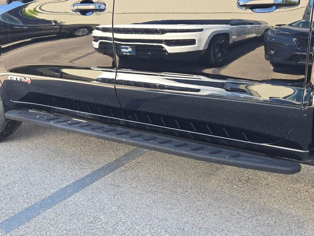 Used 2023 Black GMC AT4 image 21