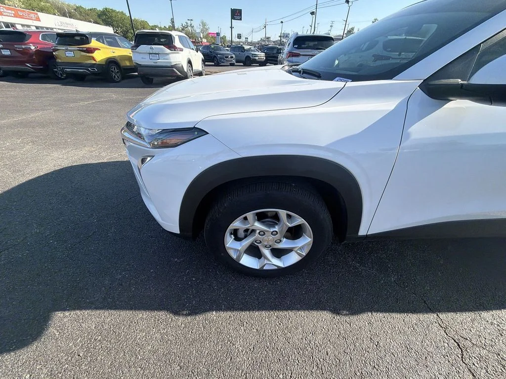 Used 2025 White Chevrolet LS image 10