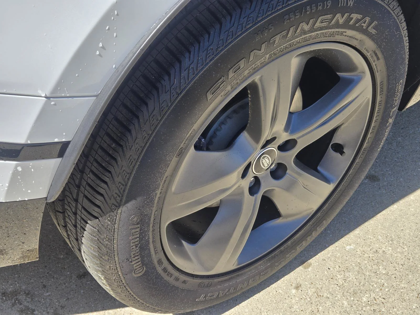 Certified Used 2025 Fuji White Land Rover Dynamic SE image 9