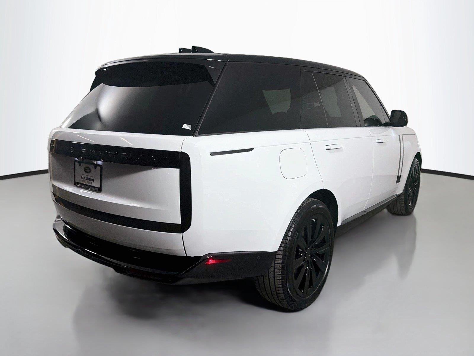 New 2026 Fuji White Land Rover SE image 5