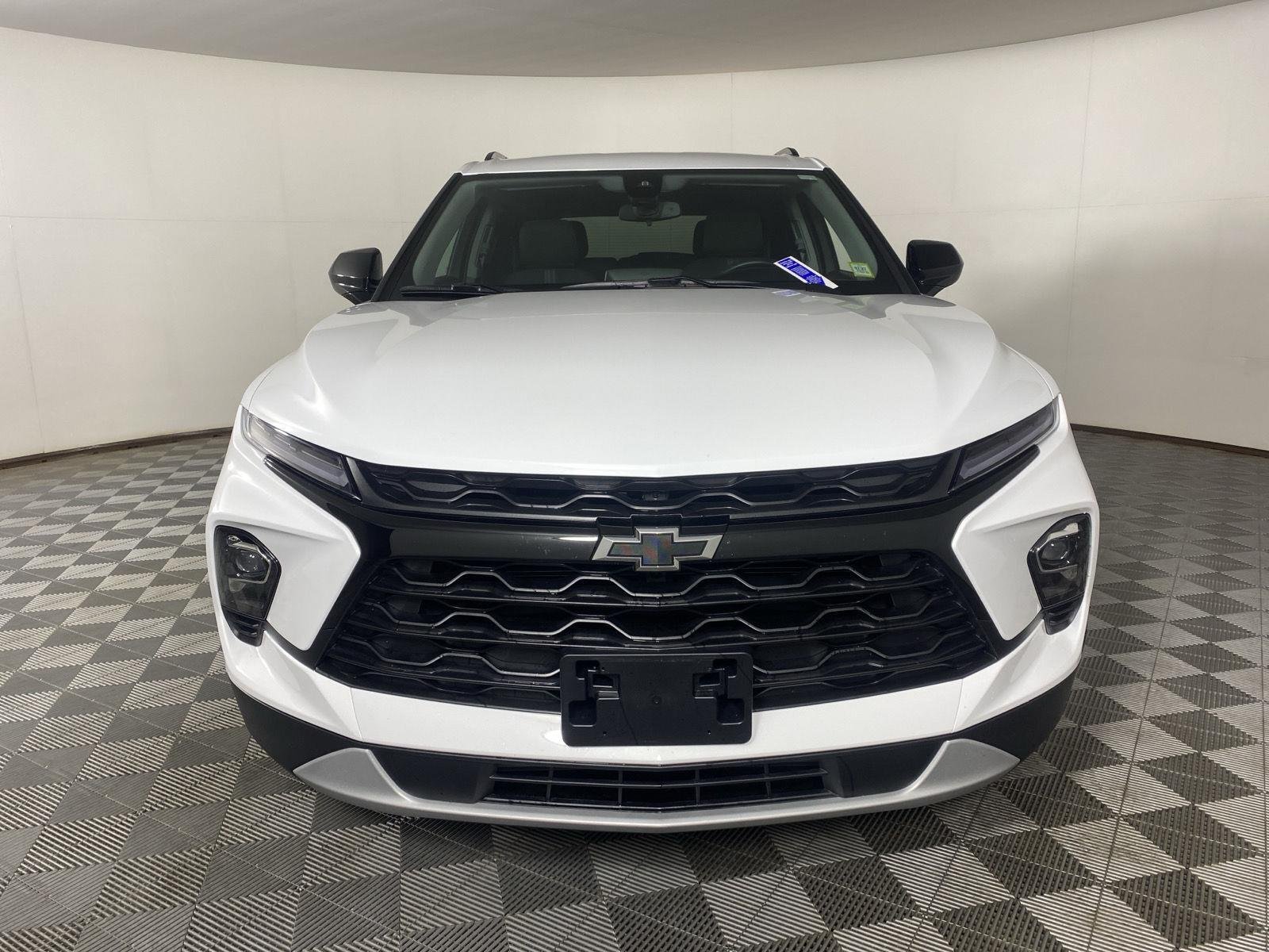 Used 2026 Summit White Chevrolet LT image 2
