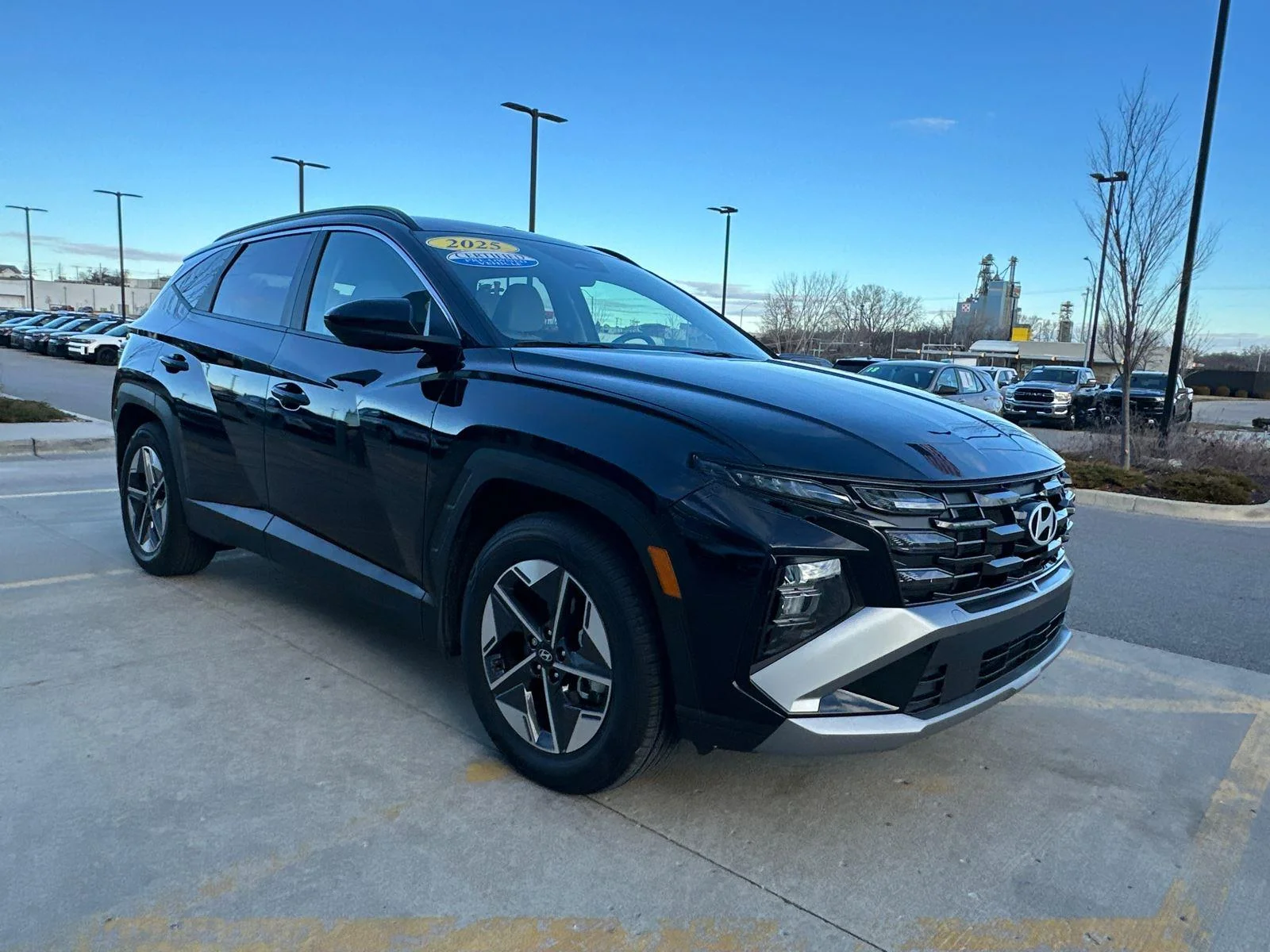 New 2025 Phantom Black Hyundai SEL image 5